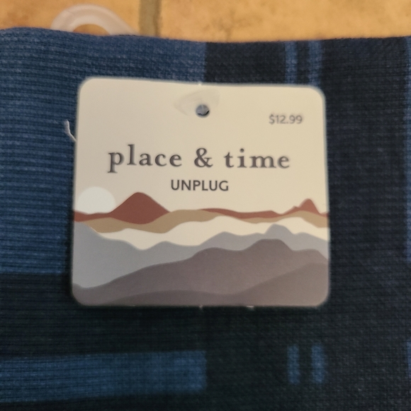 👀50% OFF - NWT‼️ ADORABLE Set of 2 Place & Time Kitchen Towels - Picture 6 of 7